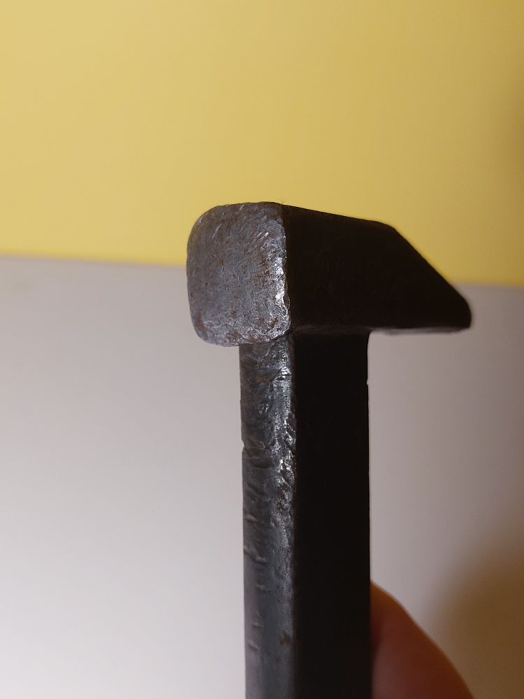 Close-up of use wear on the hammers head