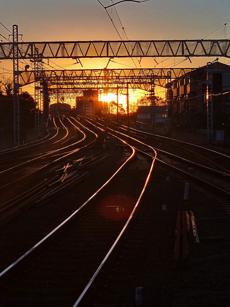 夕方の線路。夕陽。