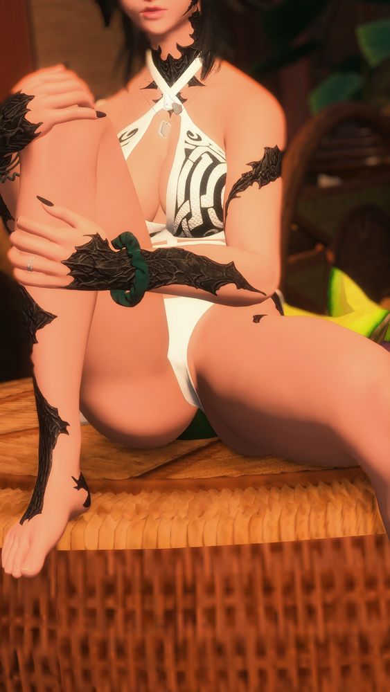 A small Au Ra woman with black scales and in black and white underwear is sitting on the table with her legs spread, smiling at you.