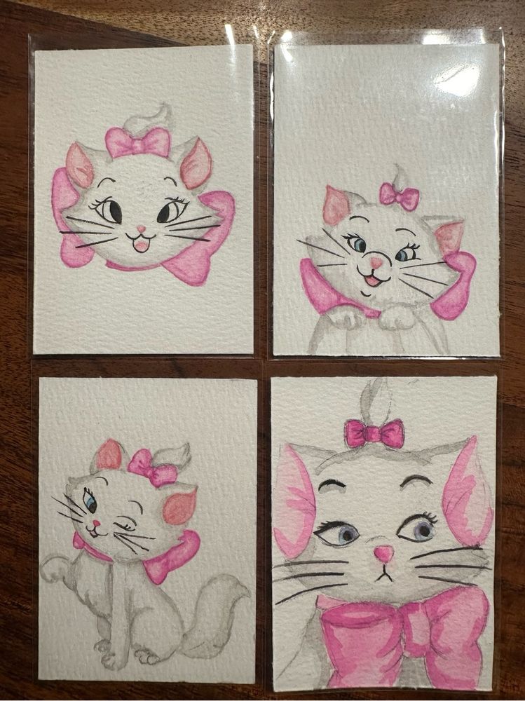 Vier Sammelkarten mit der Katze Marie aus Aristocats.