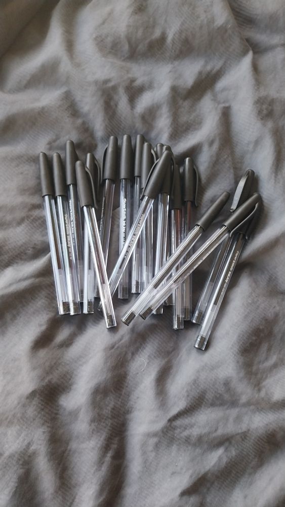 20 identical ball point pens