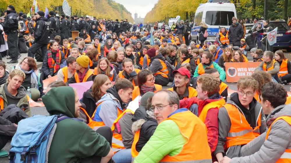 Um Protest gegen rechts zu unterstützen: „Letzte Generation“ sagt Massenblockade in Berlin ab