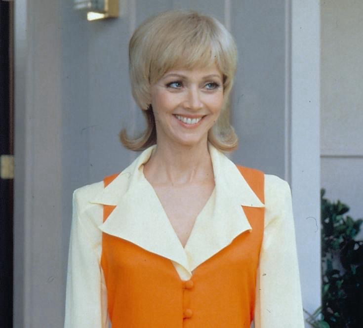Shelley Long as Carol Brady, the Brady Bunch Movie