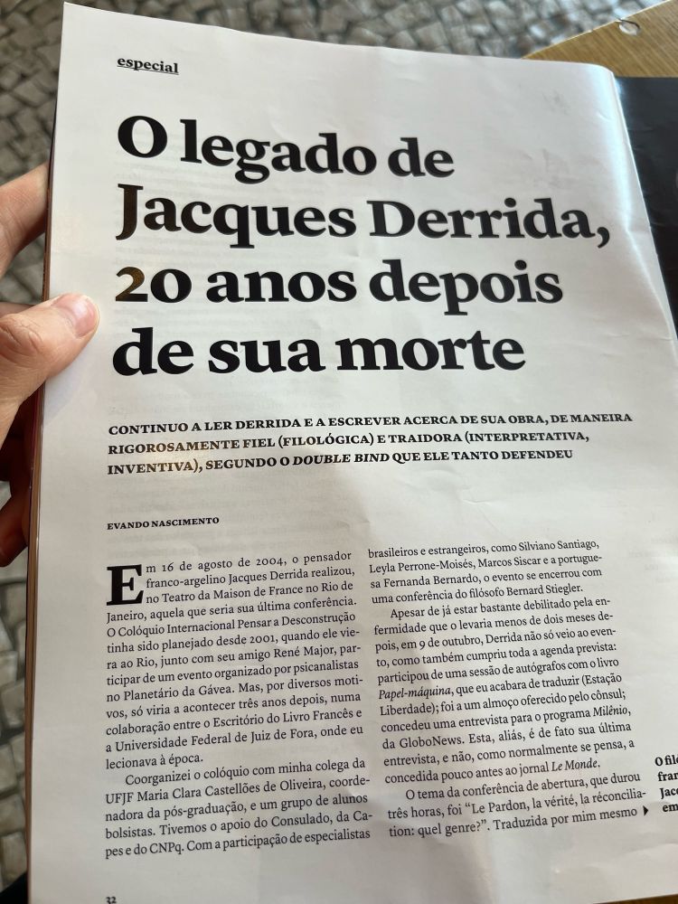 foto de uma reportagem da revista cult de nome “o legado de jacques derruba, 20 anos depois de sua morte”