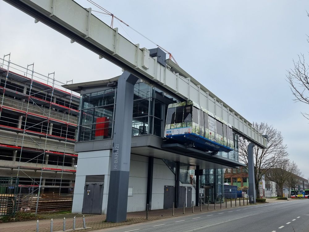 H Bahn Dortmund op een eindpunt wachtend op vertrek