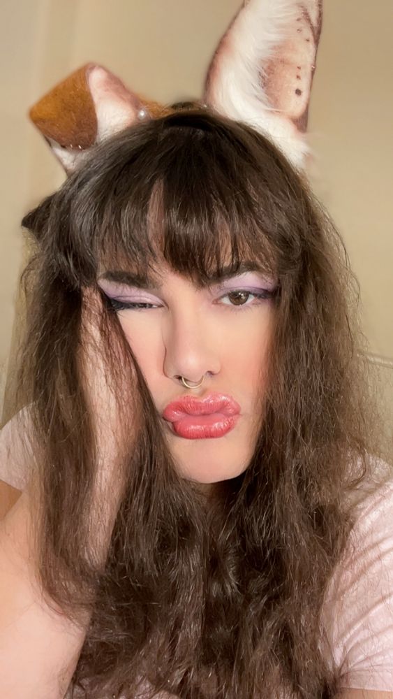 me, puppygirl, giving u a kissy face