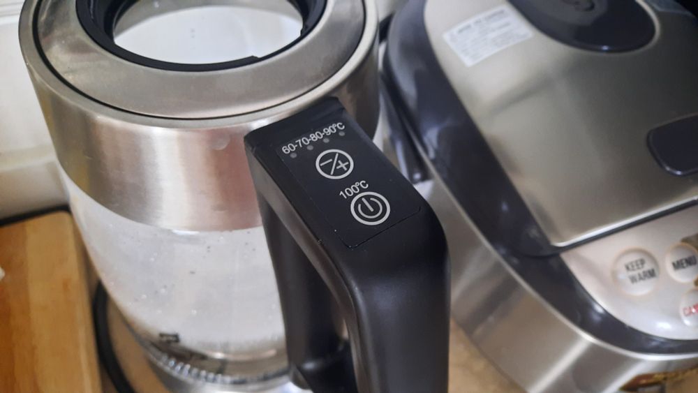 Photograph of an electric kettle, showing settings between 60°C to 100°C