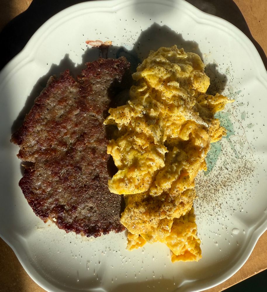 Scrambled eggs and sausage 