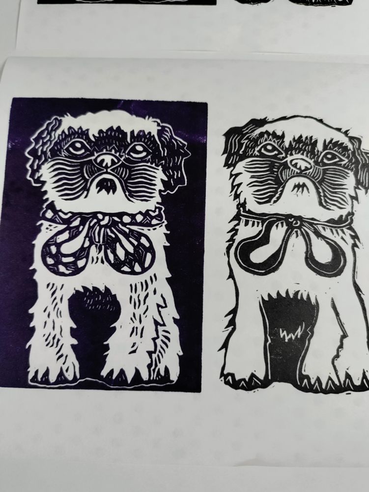 Linogravure chien, a gauche sur fond noir et a droite sans fond 