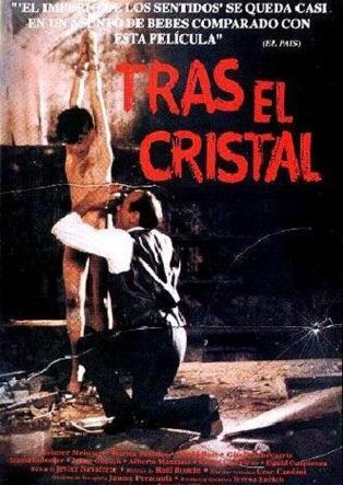Afiche de Tras el cristal, film de Agustí Villaronga.