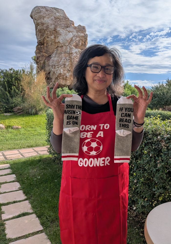 Me in Sicily being supremely stylish wearing a Gooner apron & holding Gooner socks. Because I'm worth it 😉