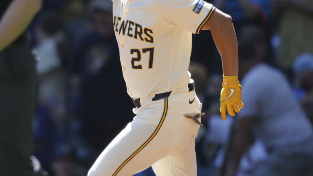 Brewers' Willy Adames extends homer streak to 5 games to tie team record