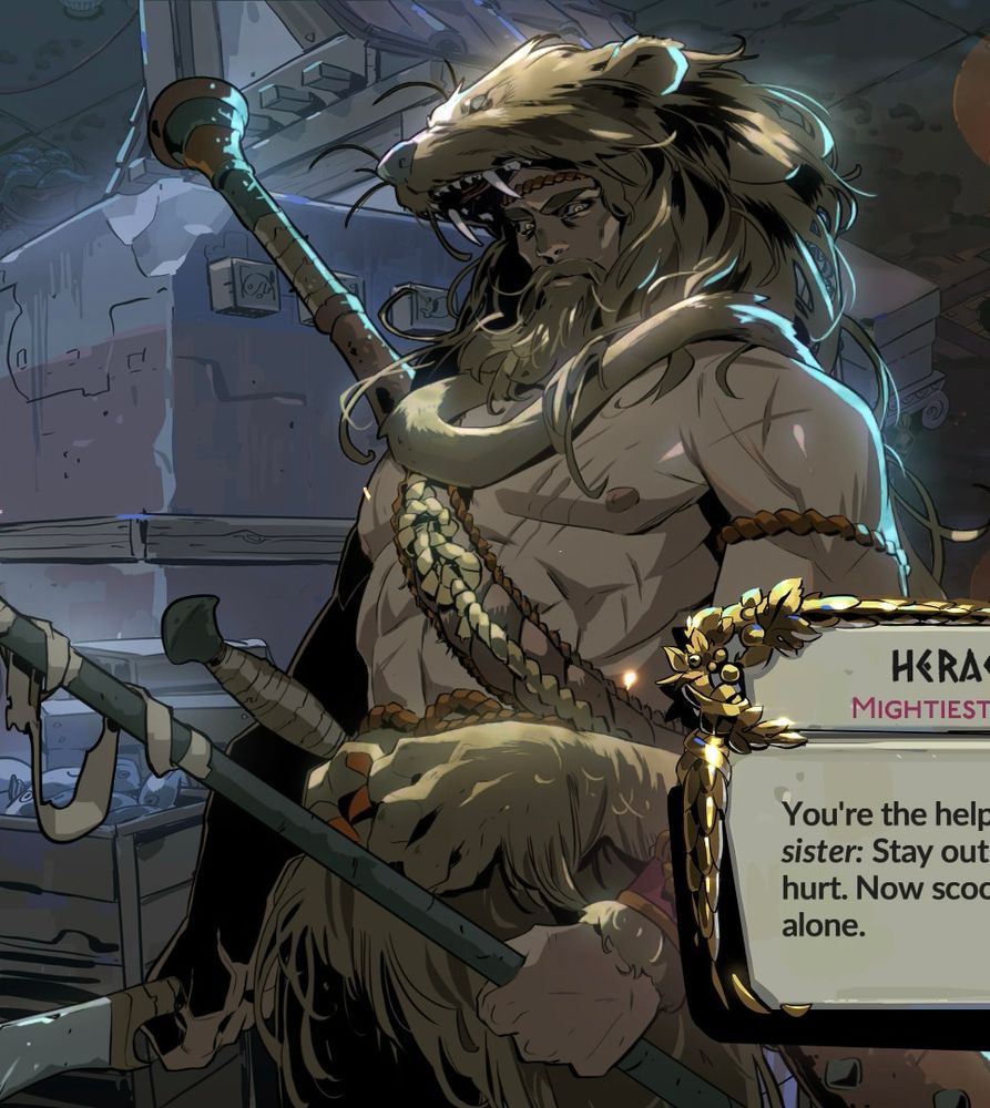 Der Charakter Heracles aus dem Spiel Hades 2. Er trägt einen Wolfkopf, hat einen blonden langen Bart und ist oberkörperfrei. Ein Cape hängt im seine Schultern und ein Lederriemen mit Flechtmuster hängt quer über seine vernarbte Brust. Zwei Wolfspfoten sind um seine Hüfte gelegt und treffen sich an seinem Bauch. Er hält eine Lanze/Speer in der rechten Hand, der Griff einer Waffe ragt über seine linke Schulter die er auf seinem Rücken trägt