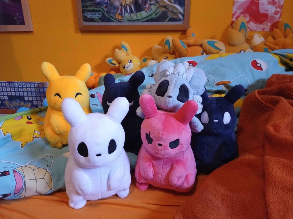 Photo of a Plush-Version of my Slugcat-OC the Glacier - a lightblue Slugcat with Icecrystals growing on it's Body.

In the Photo the Plush is sitting on my Bed with 5 of the official Slugpup-Plushies: Monk, Nightcat, Survivor, Hunter and Watcher. Glacier is leaning agains Hunters Back.