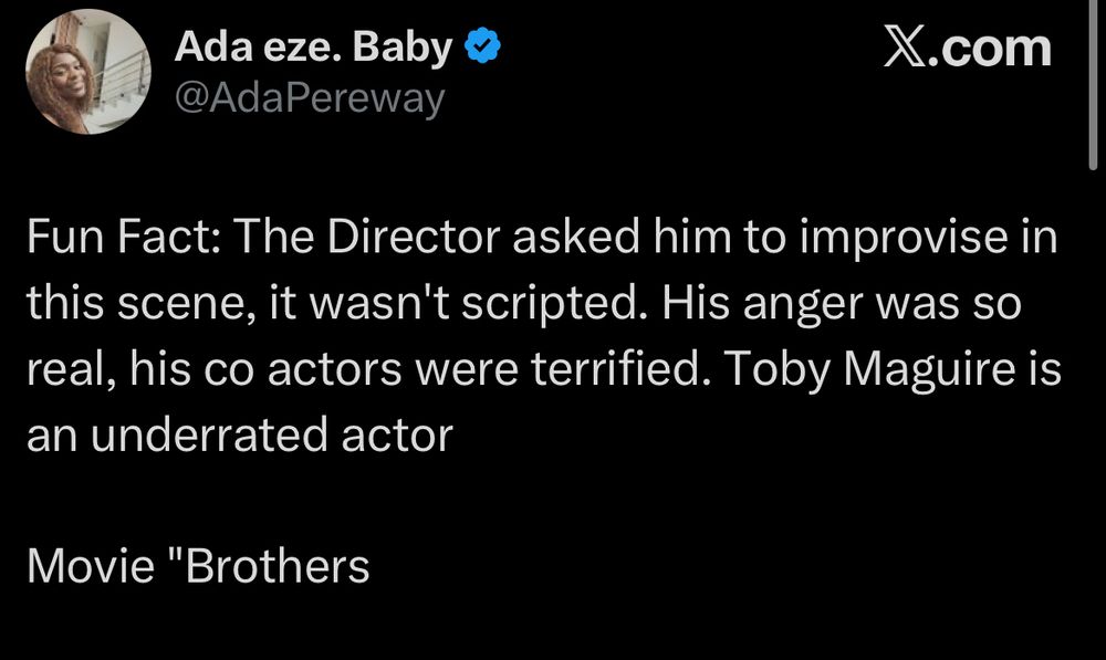 Une capture d’écran d’un tweet, pas très intéressant, où une performance de Tobey Maguire dans le très dispensable Brothers, dans laquelle il mets à sac une cuisine de banlieue américaine, est qualifiée d’improvisée et aurait terrifié ses partenaires de jeu - ici Natalie Portman.