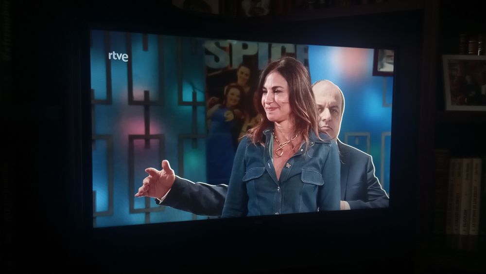 Foto de una televisión donde se ve a Mariló Montero en La Revuelta.