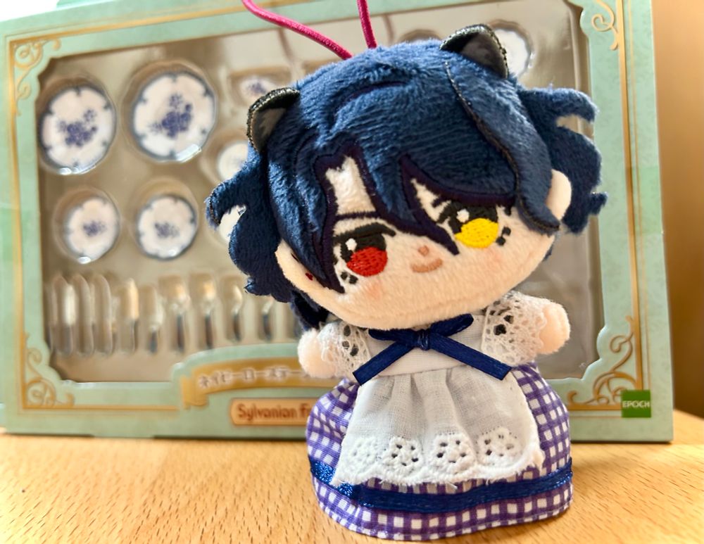 SideMのアスランのほわぬいがメイド服を着ている写真