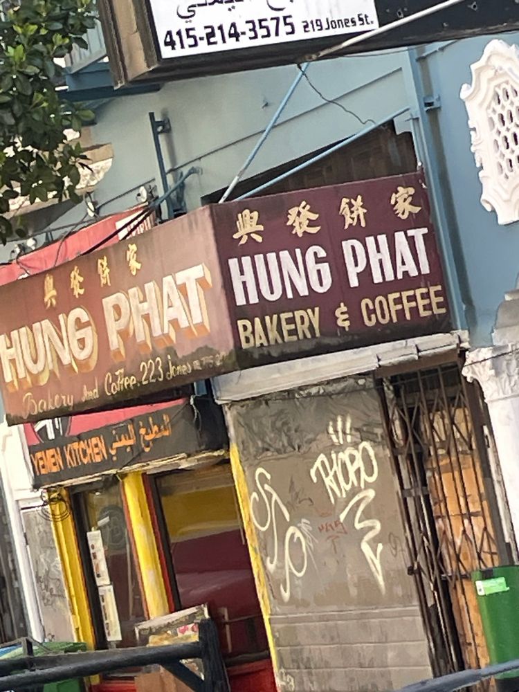 Cafe banner reading "Hung Phat"