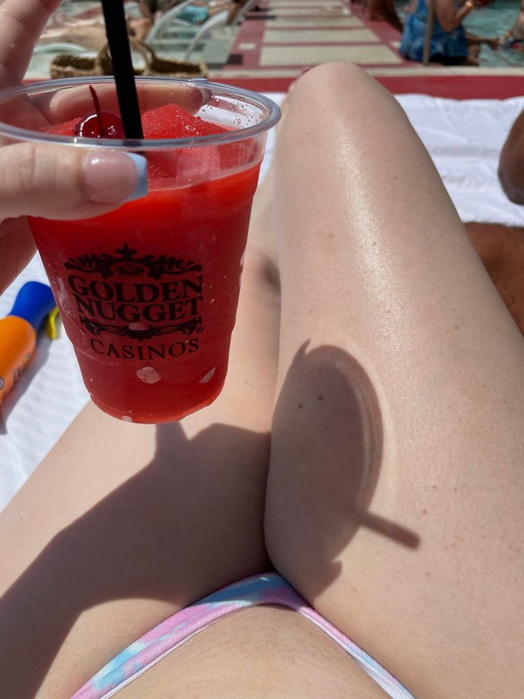 A virgin strawberry daiquiri and Madeleine’s thighs