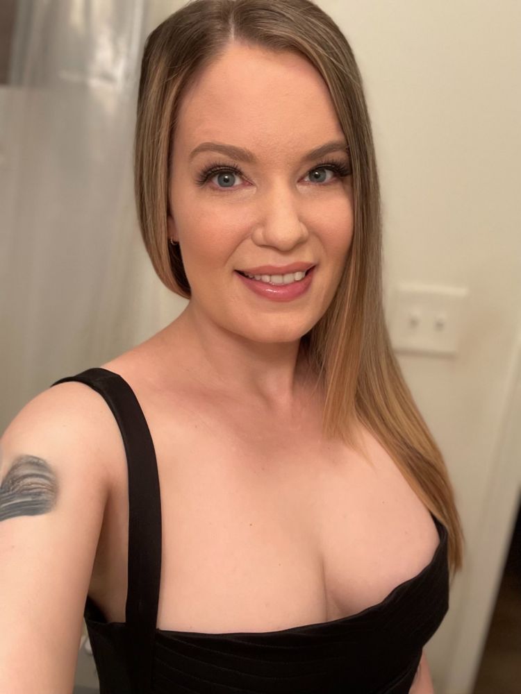 MILF with blue eyes, blonde hair and excellent tits