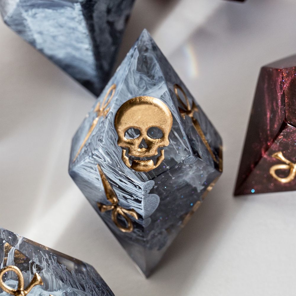 Detailaufnahme des Hungerwürfels mit Vampirschädel Symbol.