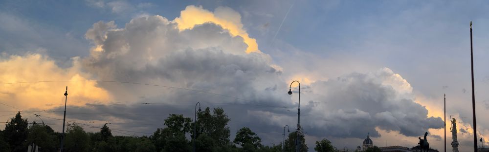 Gewitterwolke in der Abendbeleuchtung