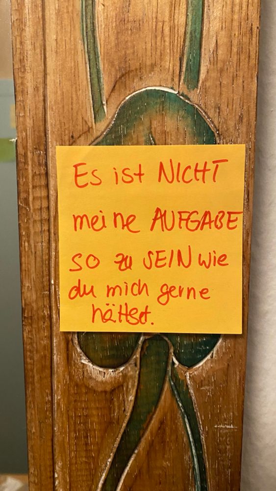 Das hat die Mutter von meinem besten Freund an seinen Spiegel geklebt und das is kinda true 