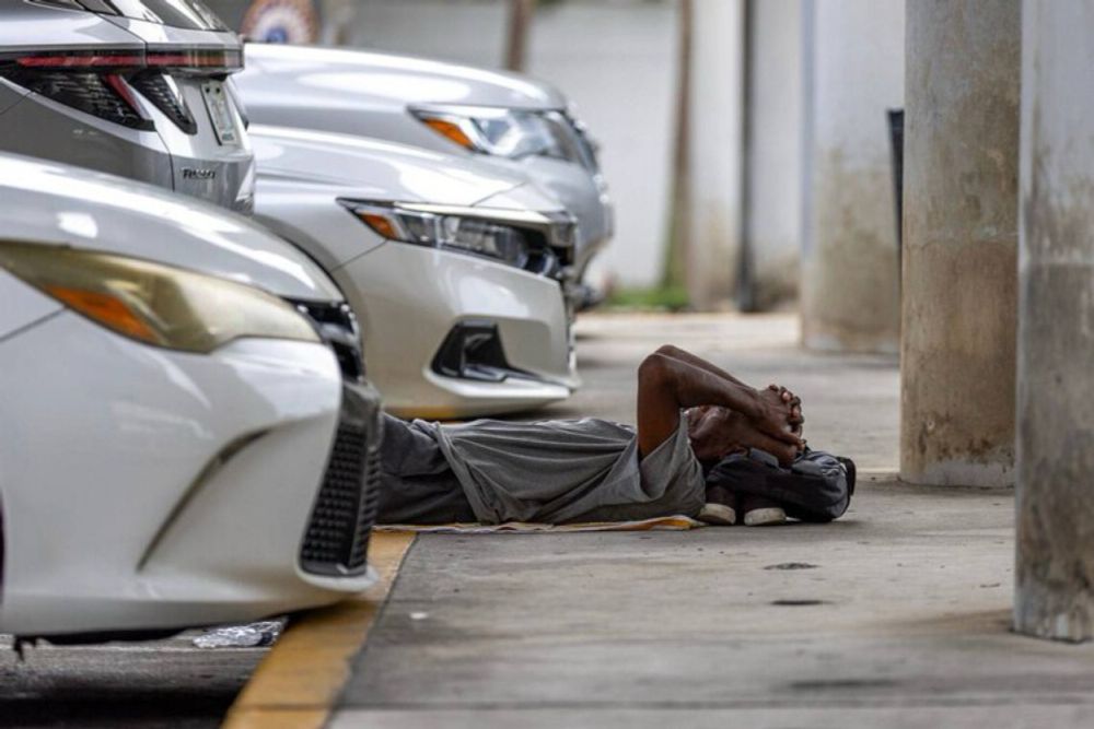 It’s now illegal to sleep in public in Florida. What happens to Miami’s homeless? — Miami Herald