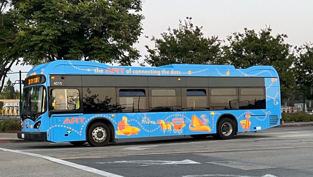 Anaheim Resort Transit bus, manufactured by BYD. 