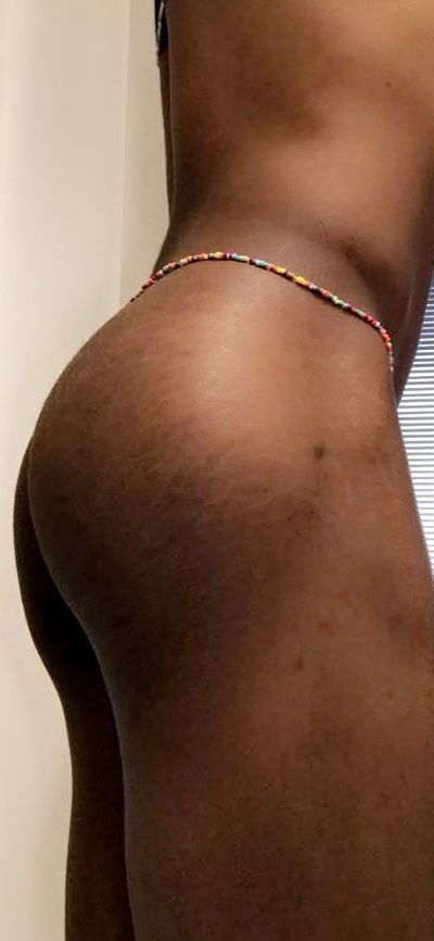 A side view of a booty and their wearing waist beads. 