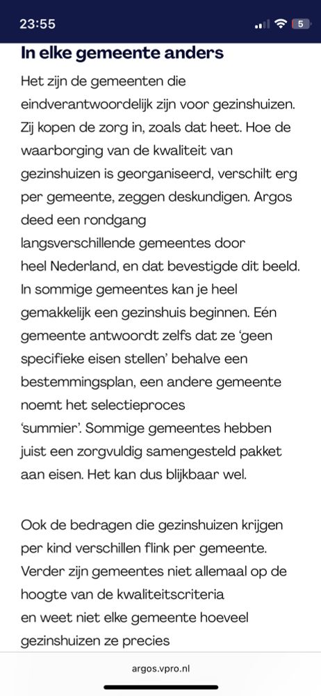 Het zijn de gemeenten die eindverantwoordelijk zijn voor gezinshuizen. Zij kopen de zorg in, zoals dat heet. Hoe de waarborging van de kwaliteit van gezinshuizen is georganiseerd, verschilt erg per gemeente, zeggen deskundigen. Argos deed een rondgang langsverschillende gemeentes door heel Nederland, en dat bevestigde dit beeld. In sommige gemeentes kan je heel gemakkelijk een gezinshuis beginnen. Eén gemeente antwoordt zelfs dat ze ‘geen specifieke eisen stellen’ behalve een bestemmingsplan, een andere gemeente noemt het selectieproces ‘summier’. Sommige gemeentes hebben juist een zorgvuldig samengesteld pakket aan eisen. Het kan dus blijkbaar wel. 

Ook de bedragen die gezinshuizen krijgen per kind verschillen flink per gemeente. Verder zijn gemeentes niet allemaal op de hoogte van de kwaliteitscriteria en weet niet elke gemeente hoeveel gezinshuizen ze precies hebben. Kamerlid Mohammed Mohandis (PvdA/GL), houd zich al jaren bezig met gezinshuizen, eerder als gemeenteraadslid en nu voor de landelijke politiek. Hij is op zich voorstander van gezinshuizen, maar maakt zich grote zorgen over het gezinshuizen-beleid van veel gemeentes. "Het is eigenlijk eenvoudiger om een gezinshuis te starten dan een fruitwinkel."