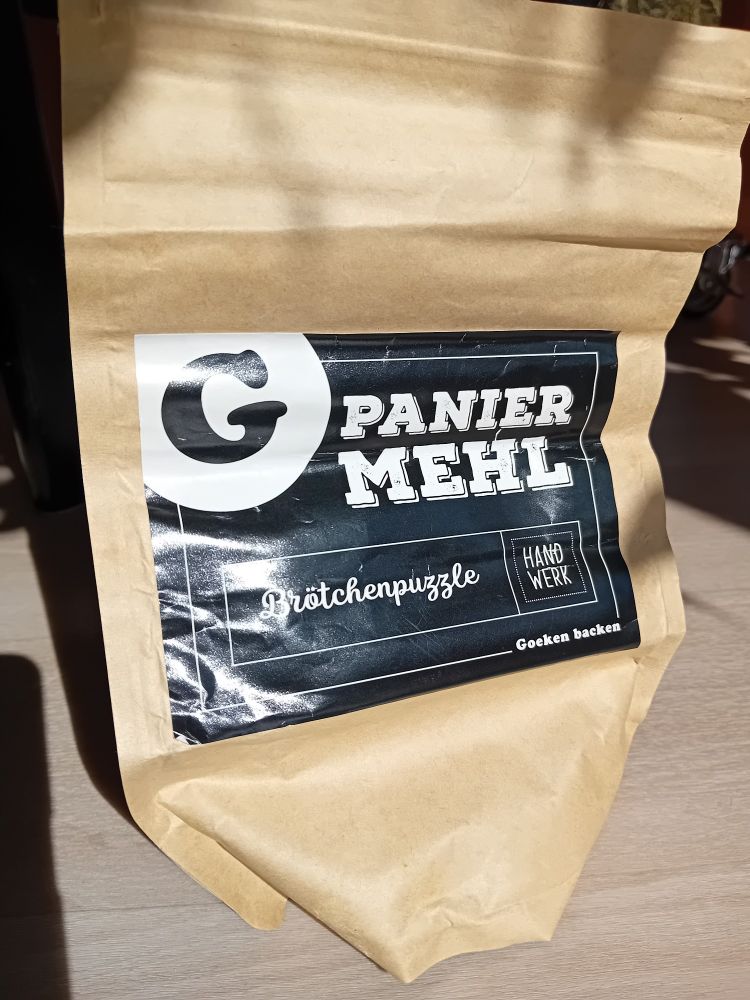 Paniermehl-Tüte mit der Aufschrift "Brötchenpuzzle"