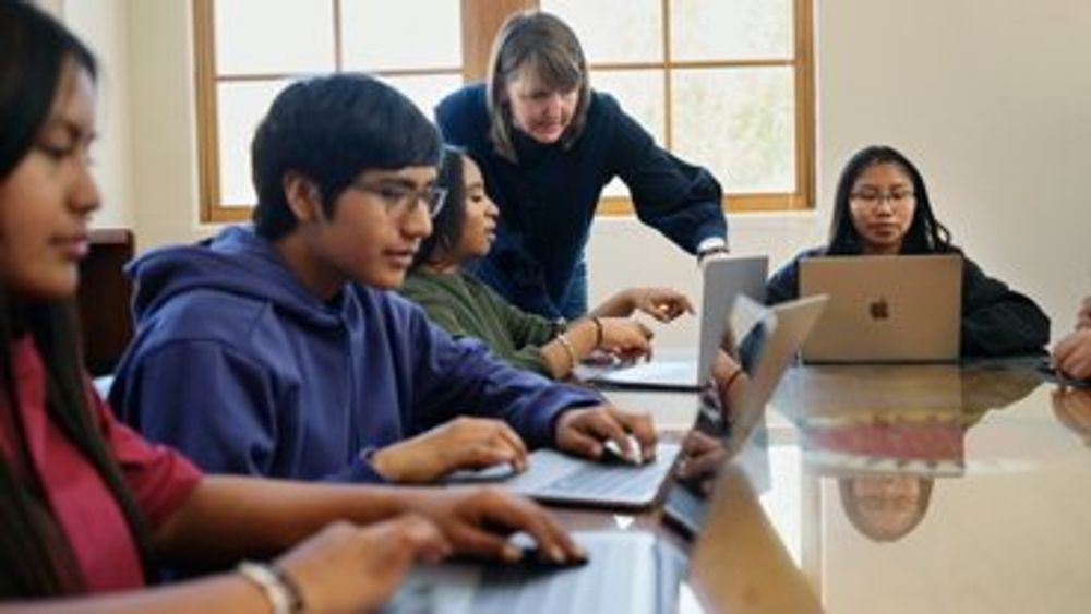 Apple celebrates teachers with new resources and grants