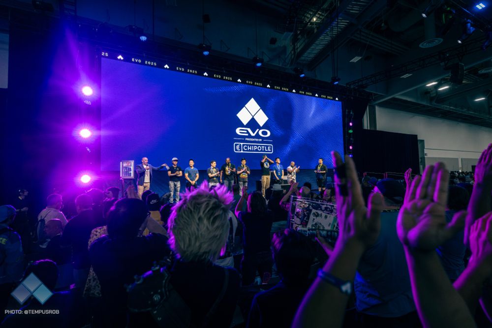 View of the Evo Showcase stage from the crowd, a they cheer for the CvS2 Top 8 players.