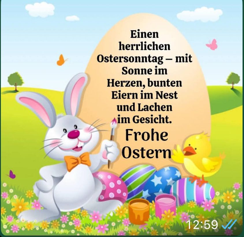Grüne hügelige Landschaft, grauer Hase mit Pinsel links Vordergrund daneben bunt bemalte Eier, auf einem sitzt ein Küken davor zwei Farbeimer dahinter ein großes Ei mit fast legendem Text: Einen herrlichen Ostersonntag- Sonne ☀️ im Herzen, bunten Eiern im Nest und Lachen im Gesicht. Frohe Ostern 