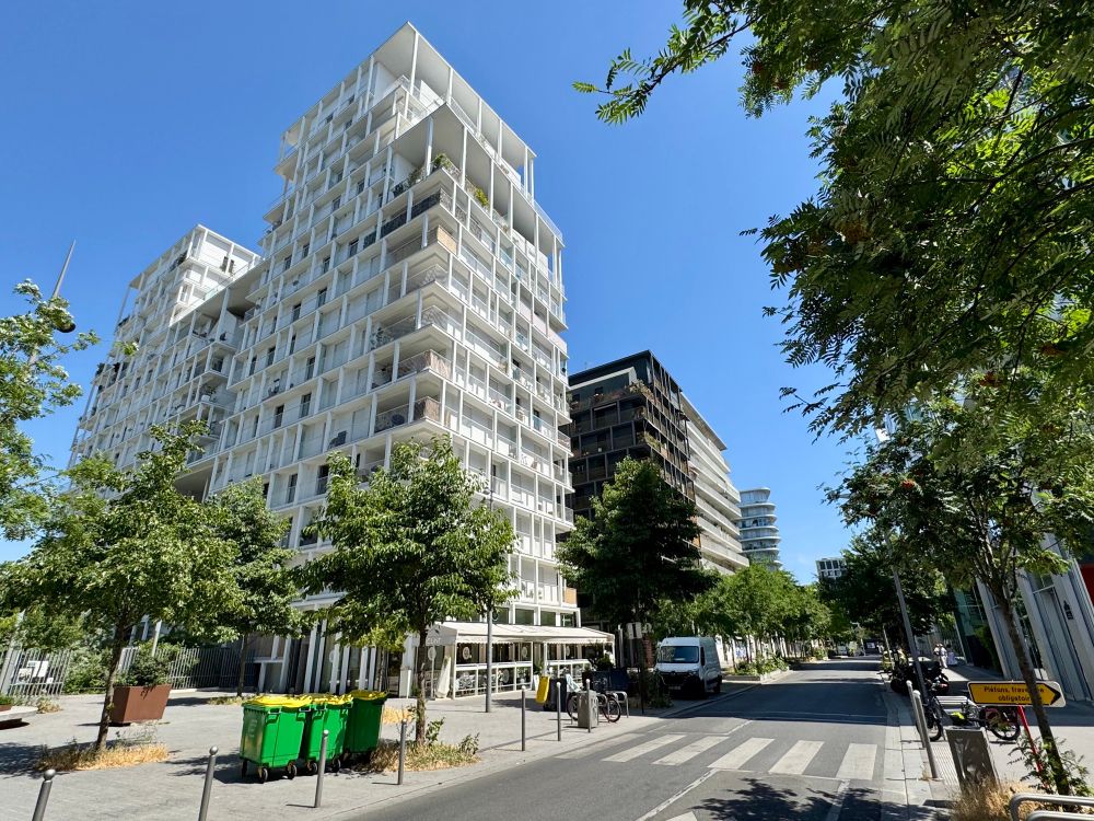 Varied and interesting architecture, strong public realm 