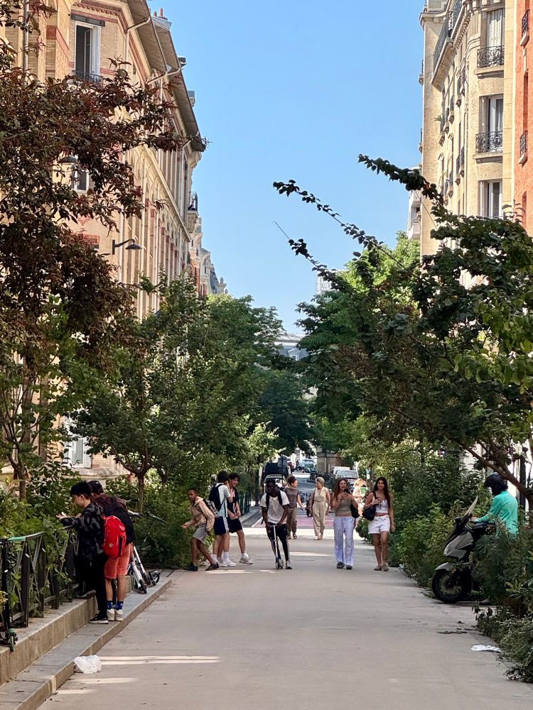 New “school street” with greening in central Paris