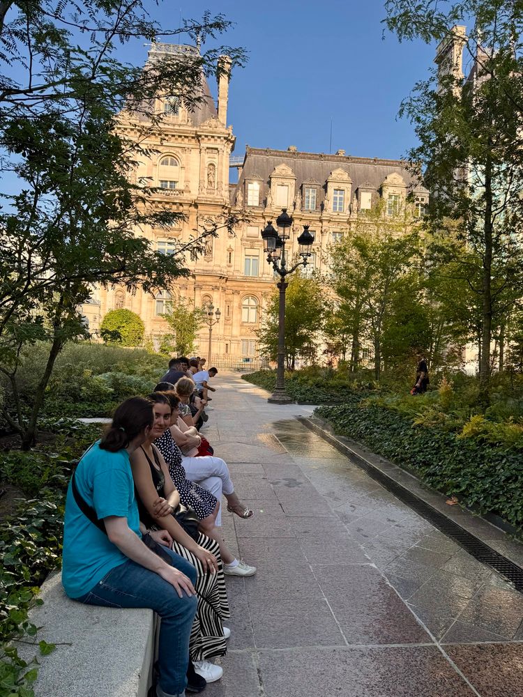 In hot cities, people seek out cool places
