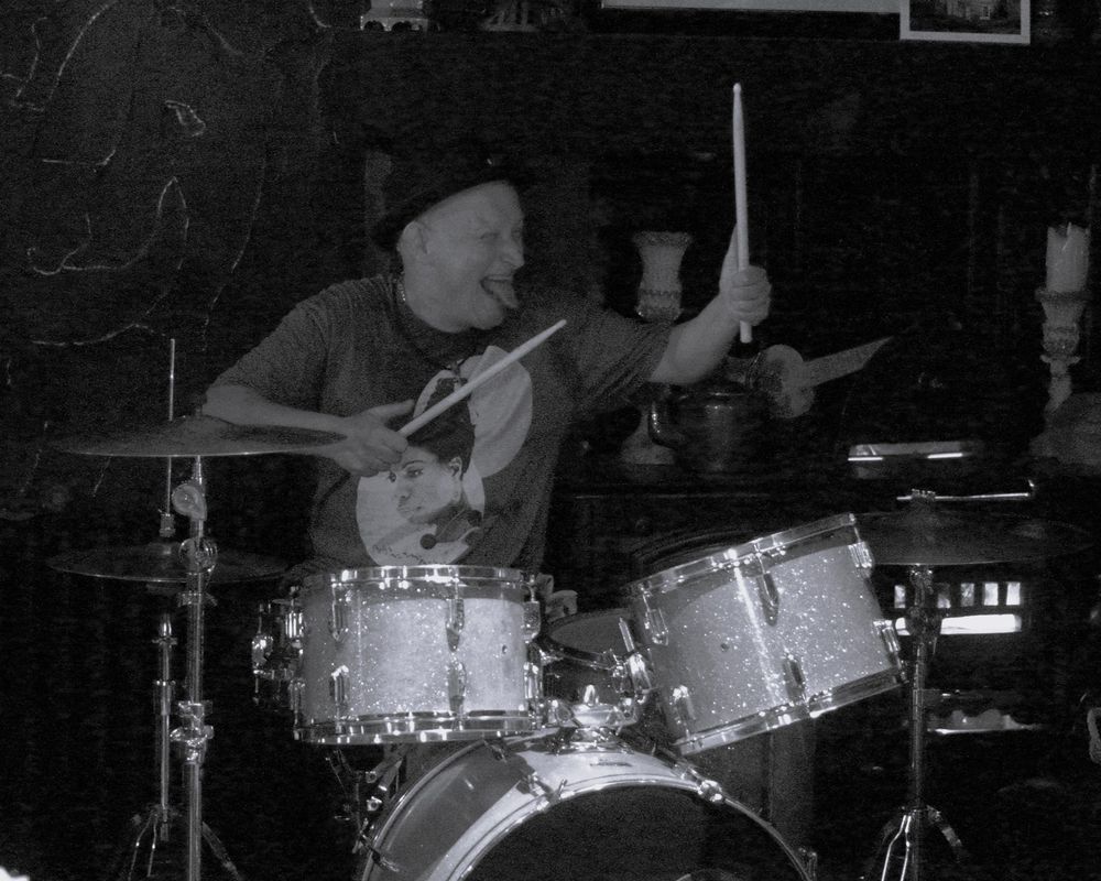 Daren Garratt drumming in Kirkcaldy 
