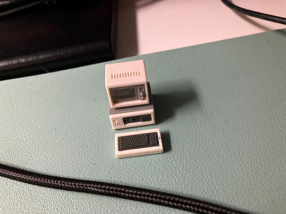 Tecla para teclado mecánico con forma de IBM PC 5150 con un teclado micro