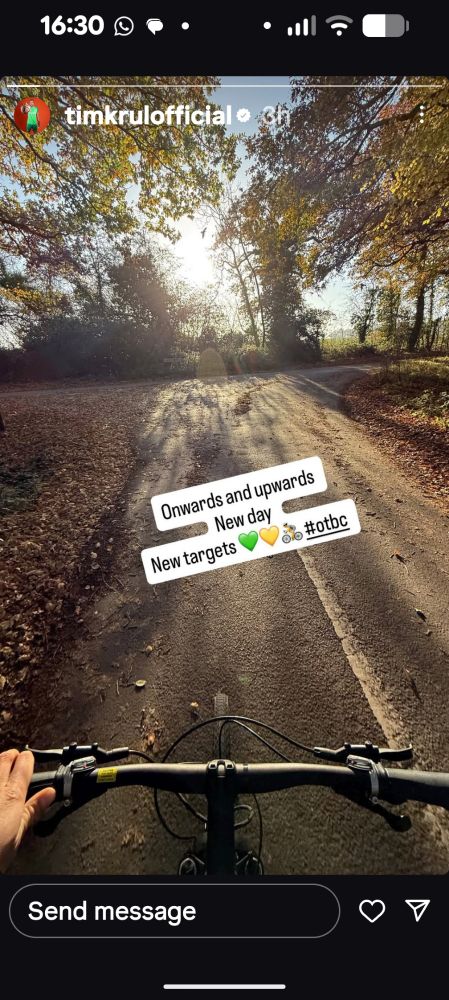 A screen shot of Tim Krul's insta stories, from the POV of Tim riding his bike... Text overlay annotated in the next pic. 