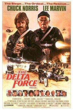 Affiche du film Delta Force avec Chuck Norris et Lee Marvin. Une œuvre des studios Golan Globus. Tout leur catalogue mériterait de passer en comédie musicale.