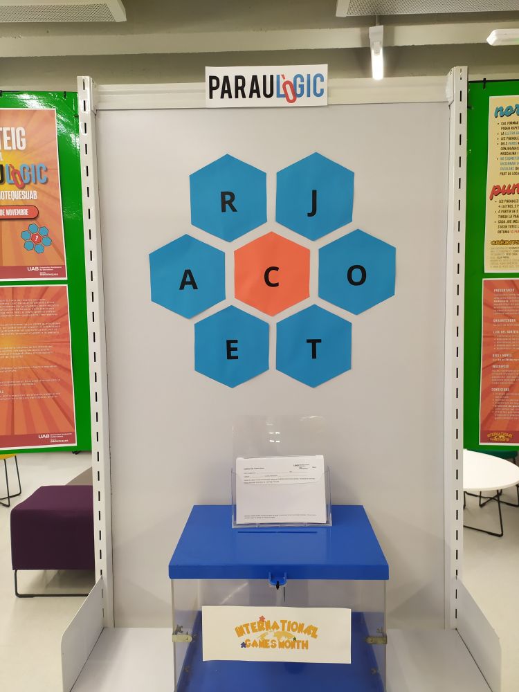 Paraulògic al vestíbul de la Biblioteca de Ciència i Tecnologia