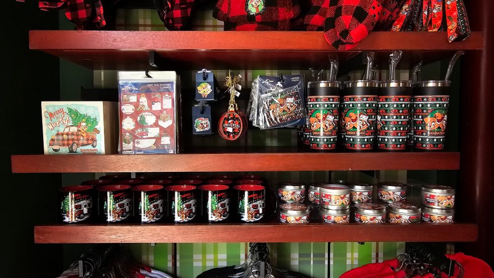 New 2023 Earl the Squirrel & Female Squirrel Pins, Lanyard ID Pouch, Drink Tumbler with Lid and Straw, Coffee Mug & Candle. Christmas Holiday Merchandise at Universal Studios in Orlando Florida - Shopping Service Hedgehogscorner.com