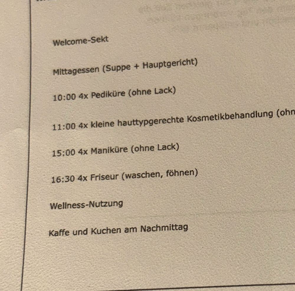 Beauty Center mit Programm ab 10:00 Uhr. (Pediküre, Maniküre, Kosmetik und Friseur). Dazwischen Mittagessen und Nachmittagsjause