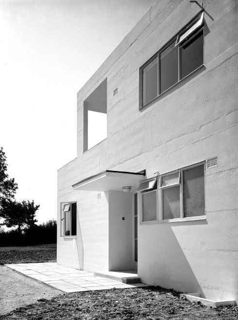 A black and white photograph of the entrance to the modernist house Torilla