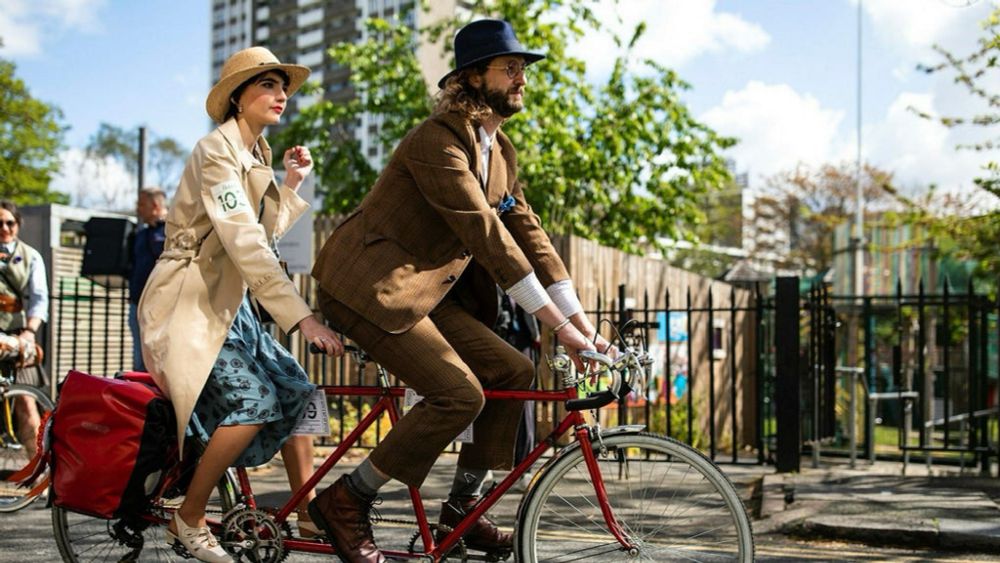 Erik Helmerson: Alla borde cykla i tweed och hatt