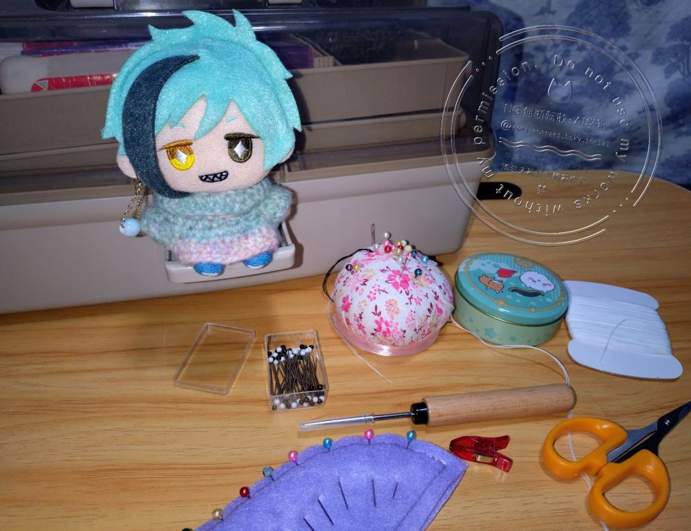 最近お気に入りの見守り場所。ちょっと高いところから見るのがいいらしい。物の出し入れが多いときは使えない。