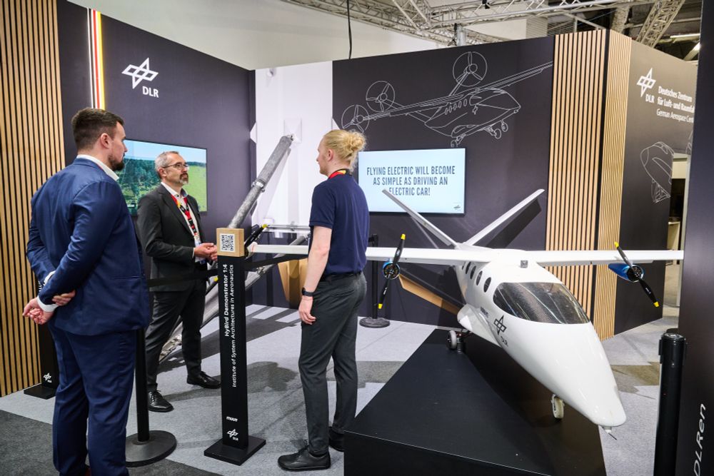Das Kleinflugzeugkonzept „HyBird“ soll als Hybridflugzeug die Personen- und/oder Frachtbeförderung im interurbanen Raum ermöglicht.

Credit: DLR