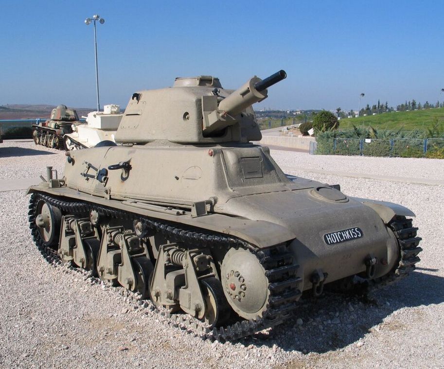 Wikipedia's modern-day photo of a remaining H39 in Latrun. It's possible to appreciate the thickness of its armour over its small contours - and to note it has a 37mm gun that is of small-caliber by modern standards, but of decent length for the time.